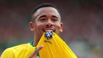Brasil boleh saja bangga sebagai negara paling sukses di dunia pada hajatan Piala Dunia, tapi soal kepopuleran di kalangan netizen, mereka hanya berada di urutan ke-7. Foto: Heinz-Peter Bader/Reuters