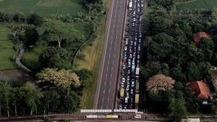 tol cikampek macet cikampek 2014