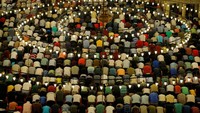 Begini suasana salat Tarawih di Masjid Suleymaniye di Turki. REUTERS/Huseyin Aldemir.