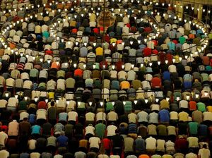 Suasana Salat Tarawih di Masjid Suleymaniye di Turki