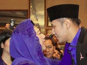 Saat Bu Ani Bela AHY dari Nyinyiran Netizen: Kok Situ yang Ngatur?