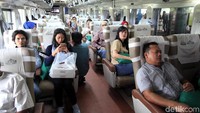 Memasuki H-5 Lebaran, pemudik mulai memadati Stasiun Gambir.
