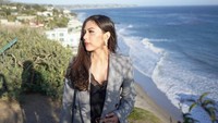 Menikmati suasana pemandangan pantai di Malibu (jscmila/Instagram)