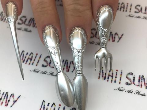 Manikur Paling Aneh, Kuku Dibentuk Sendok & Garpu 