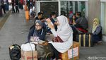 Ribuan Pemudik Padati Terminal Pulo Gebang