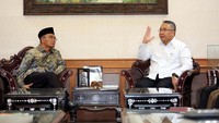 Menteri Desa, PDT dan Transmigrasi, Eko Putro Sandjojo, mengadakan pertemuan dengan Menteri Pendidikan dan Kebudayaan Indonesia, Muhadjir Effendy. Pool/Kemendes.