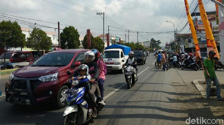 Volume Kendaraan Meningkat, Jalur Selatan Kebumen Ramai Lancar Volume Kendaraan Meningkat, Jalur Selatan Kebumen Ramai Lancar