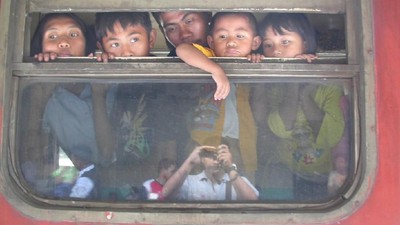 Mudik Jadul: Adu Maut di Kereta hingga Horor Macet di Cikampek