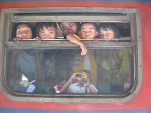 Mudik Jadul: Adu Maut di Kereta hingga Horor Macet di Cikampek