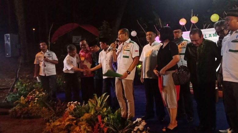 Sandi Tantang Susi Renang Lagi, Kali Ini di Ciliwung Sandi Tantang Susi Renang Lagi, Kali Ini di Ciliwung