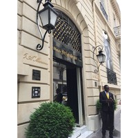 Musée Yves Saint Laurent baru dibuka pada September 2017 lalu. Berlokasi di 5 Avenue Marceau, Paris, Prancis, tak jauh dari tepi Sungai Seine yang tersohor itu, museum ini didedikasikan untuk mengenang perjalanan karier sang desainer legendaris yang tutup usia pada 2008 silam. (Foto: Daniel Ngantung/Wolipop)