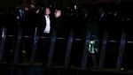 Foto: Senyum Semringah Kim Jong Un Saat Jalan-jalan di Singapura