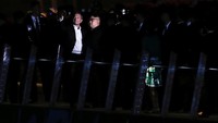 Keduanya terlihat mengambil foto selfie (Foto: REUTERS/Tyrone Siu)