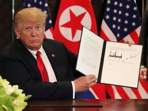 Melihat Citra Karakter Trump dan Kim Jong-Un Lewat Tanda Tangan