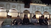 Tarawih di Masjid Al Azhar bertemu teman-teman Indonesia.