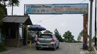 Apabila Jakarta punya Puncak yang jadi favorit berlibur, Semarang pun punya Bandungan. Di sana ada objek wisata Umbul Sidomukti. Biaya masuk Rp 3 ribu untuk motor (Masaul/detikTravel)