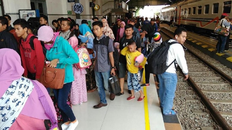 Melihat Puncak Arus Mudik di Stasiun Kutoarjo Hari Ini Melihat Puncak Arus Mudik di Stasiun Kutoarjo Hari Ini