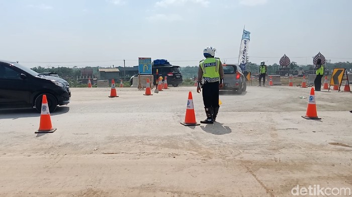 U-turn di exit Tol Gringsing.