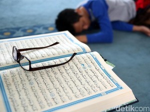 Semalaman Itikaf, Hindari 5 Makanan Ini Saat Sahur Supaya Tak Ngantuk