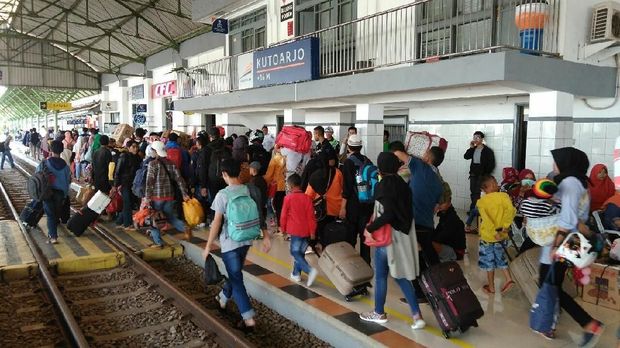 Suasana di Stasiun Kutoarjo hari ini.