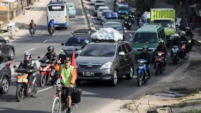 Luar Biasa! Pemudik ini Pulang Kampung Naik Sepeda