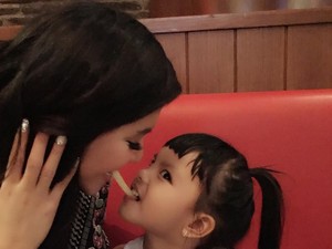 Feeling Sebagai Ibu Buat Denada yakin Kesehatan Shakira Bermasalah