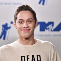 Tidak, tidak ada yang salah. Nggak terjadi apa-apa. Nggak ada yang disembunyikan tentang apapun. Aku hanya tidak mau punya Instagram lagi. Atau media sosial apapun, kata bintang Saturday Night Live Pete Davidson di Instagram Story setelah menghapus semua postingan fotonya di media sosial berbasis fotografi itu. Foto: Getty Images