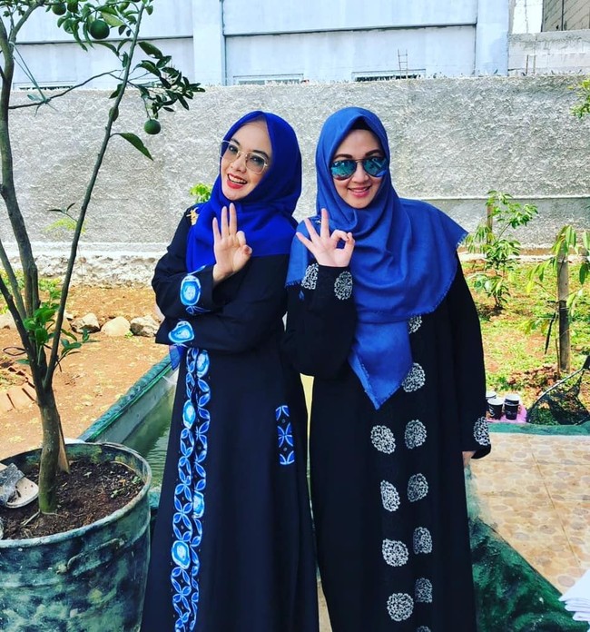 Dina Lorenza terjun menjadi kader Partai Demokrat pada Februari 2018 lalu. Terjunnya Dina ke parpol ini merupakan ajakan dari rekannya, Inggrid Kansil. Foto: Instagram/DinaLorenza1975