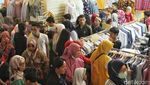 Jelang Lebaran Pasar Tanah Abang Diserbu Pembeli