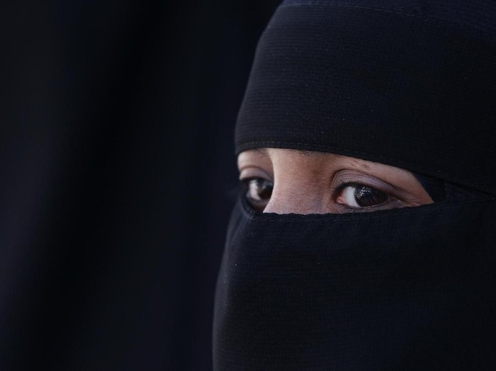 LONDON, ENGLAND - APRIL 11:  A woman wears an  Islamic niqab veil stands outside the French Embassy during a demonstration on April 11, 2011 in London, England. France has become the first country in Europe to ban the wearing of the veil and in Paris two women have been detained by police under the new law.  (Photo by Peter Macdiarmid/Getty Images)