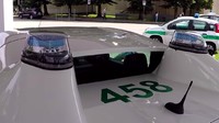 Setelah departemen kepolisian melakukan sedikit modifikasi di tubuh Ferrari tersebut seperti mmemberikan lampu polisi di belakang kabin dan mengecat ulang, mobil itu dibawa berkeliling ke acara-acara pendidikan. Foto: Pool (Youtube).