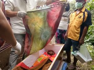 Begini Ritual Mengganti Baju dan Peti Mayat di Buntu Pune Toraja