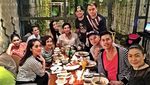Jadi Hot Mama, Ini Potret Keren Denada Ketika Makan Bersama Sang Putri