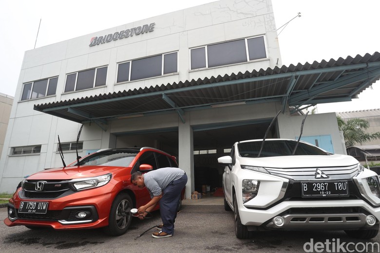 Honda Mobilio bersebelahan dengan Mitsubishi Xpander. Foto: Grandyos Zafna Honda Mobilio bersebelahan dengan Mitsubishi Xpander. Foto: Grandyos Zafna