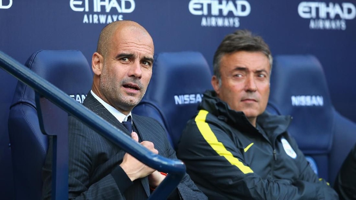Josep Guardiola bersama asistennya, Domenec Torrent (Alex Livesey/Getty Images)