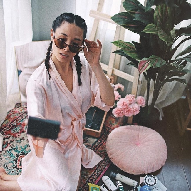 Sebagai YouTuber dan selebgram, Aja Dang memang punya penghasilan yang tidak konsisten. Karenanya, ia kesulitan membayar utang. Foto: Instagram Aja Dang