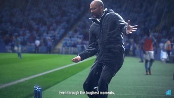 Kehadiran para pemain Manchester City dilengkapi dengan munculnya sang pelatih, yaitu Pep Guardiola. Foto: YouTube/EA Sports