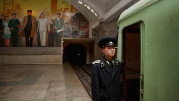 Tentara ada di mana-mana. Foto: Getty Images