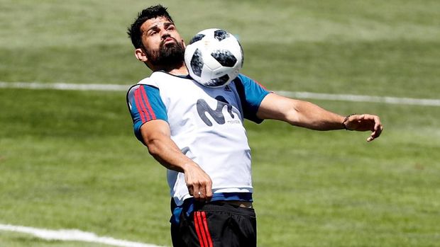 Fernando Hierro harus bisa cepat beradaptasi dengan Diego Costa dan kawan-kawan.