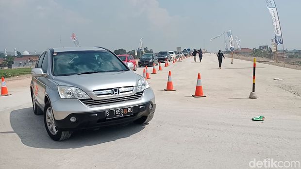 Ada U-Turn Tajam, Lalin di Exit Gringsing Macet