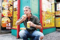 CNN Akan Tayangkan Episode Perjalanan Anthony Bourdain Terakhir di Indonesia