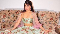 Setelahnya, ia banting stir ke dunia modeling. Hasilnya, Jacqueline Fernandez pun dinobatkan sebagai Miss Universe Sri Lanka pada tahun 2006. Foto: Dok. Instagram/jacquelinef143
