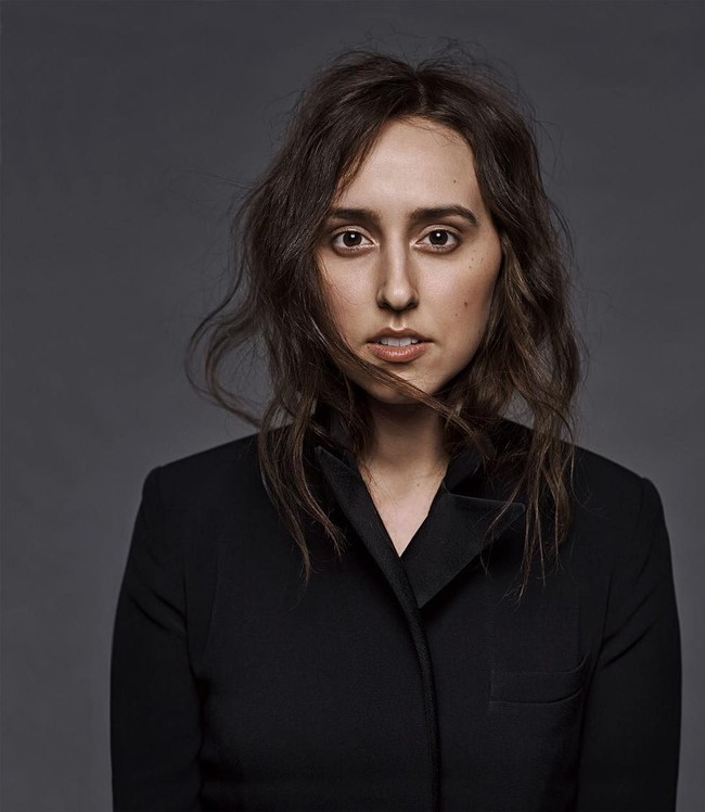 Wanita kelahiran Chicago ini tidak memiliki smartphone. Tidak seperti kebanyakan millennial, dia juga menghindari media sosial. Kamu tidak akan menemukannya di Facebook, Instagram, Twitter atau bahkan LinkedIn. Foto: Istimewa