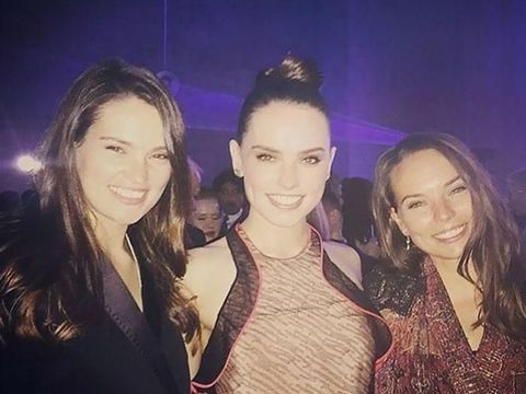 15 Potret Seleb Hollywood dan Saudara, Sama-sama Menawan!