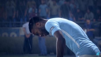 Raheem Sterling tak mau ketinggalan untuk muncul di dalam trailer resmi FIFA 19 ini. Foto: YouTube/EA Sports