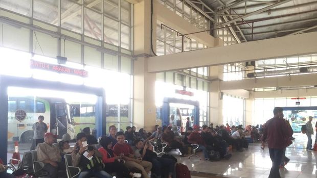Puncak pemudik di Terminal Pulo Gebang terjadi pada H-7 lebaran.