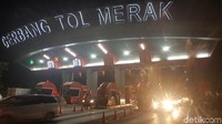 Tapi ada kondisi justru pengguna jasa itu mengatakan kami patuhi, matikan mesin sebelum masuk (kapal) karena ada keyakinan ah nggak terlalu lama kok, sambung Johnny. (Foto: Bahtiar Rifai/detikcom)