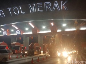Macet 4 Km, Pemudik di Tol Merak Dikeluarkan Via Cilegon Barat