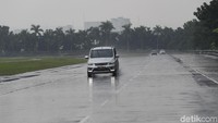 Wuling menjadi yang terbaik dengan 25,4 km per liter. Dengan catatan mobil Wuling Confero bertransmisi manual sementara lima kompetitor lainnya bertransmisi otomatis. Foto: Grandyos Zafna