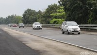 Kondisi AC pun dalam keadaan menyala dan semua kabin mobil suhunya disamakan, yaitu knob suhu di posisi tengah dan kecepatan kipas (blower) di skala 1. Semua mobil dalam keadaan standar pabrikan, tidak ada modifikasi terutama di bagian mesin. Foto: Grandyos Zafna